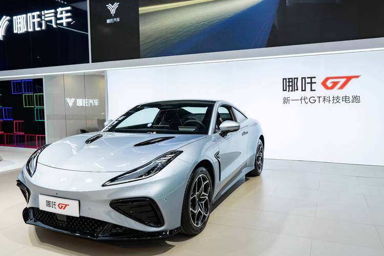 广州263哪吒汽车在智能汽车领域的表现，领途汽车在新能源汽车市场中的影响力